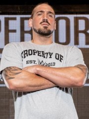 WWE’s Newly Signed 7-Footer Could Be The Next Great Giant